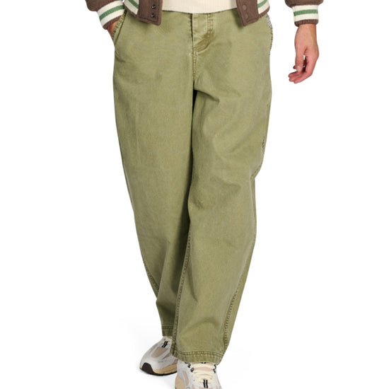 PAL Sporting Goods Gallop Barrel Leg broek in Green, gedragen vooraanzicht met wijde pijpen en bruine Ranch Varsity Jacket.