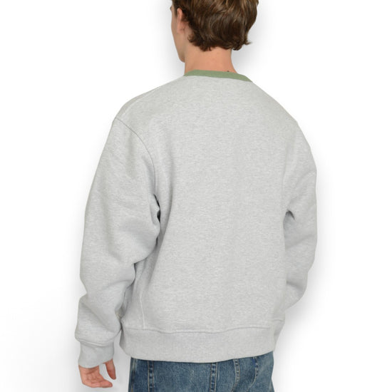 PAL Sporting Goods Pre Game Crewneck in Light Grey Marl, gedragen achteraanzicht met groene halsboord.