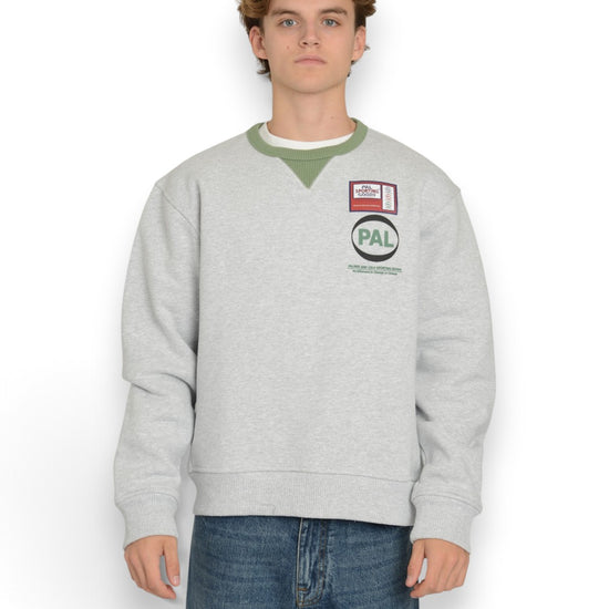 PAL Sporting Goods Pre Game Crewneck in Light Grey Marl, gedragen vooraanzicht met groene halsafwerking en borstlogo.