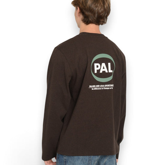 PAL Sporting Goods Pre Game Longsleeve in Deep Mahogany, gedragen achteraanzicht met PAL-logo op de rug.