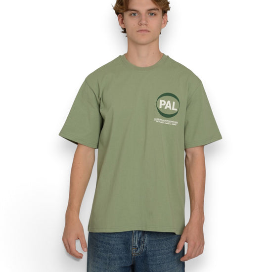PAL Sporting Goods Pre Game T-shirt in Green, gedragen vooraanzicht met ronde hals en PAL-logo op de borst.
