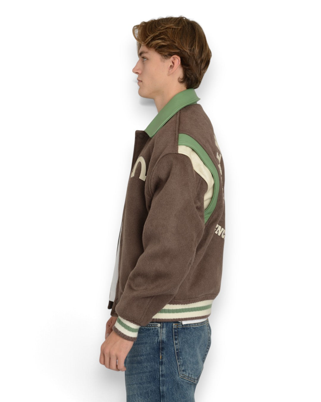 PAL Sporting Goods Ranch Varsity Jacket in Deep Mahogany, gedragen zijaanzicht met groene kraag en schouderpanelen.