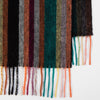 Detail van het gestreepte uiteinde en de franjes van de Paul Smith Allover Stripe sjaal