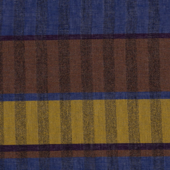 Patroondetail van Paul Smith sjaal in blauw, bruin, geel en zwart