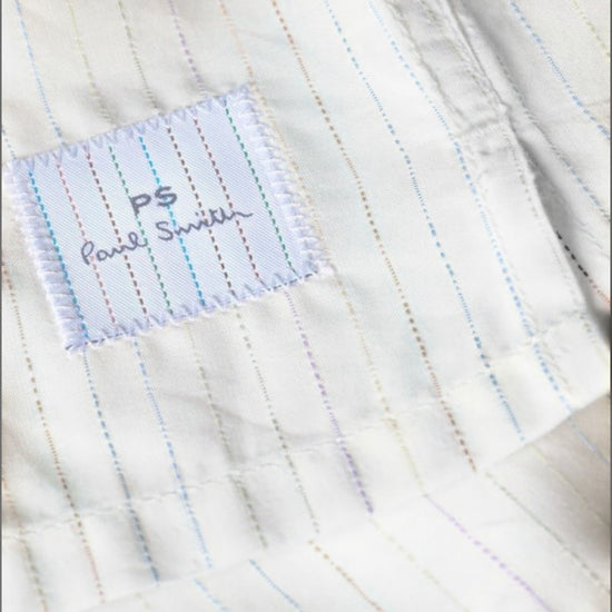 Paul Smith licht hemd met fijne multicolour strepen, detail logolabel zoom