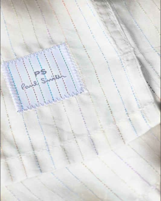Paul Smith licht hemd met fijne multicolour strepen, detail logolabel zoom