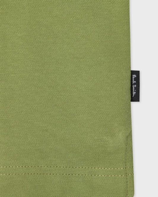 Paul Smith groene doorknooppolo met contrasterende biezen, detail zoom zijlabel