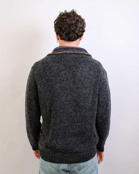 Paul Smith grijze half-zip trui met gestreepte binnenkraag, gedragen achteraanzicht