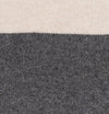 Breiseldetail van Paul Smith Signature Intarsia sjaal in grijs en ecru