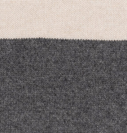Breiseldetail van Paul Smith Signature Intarsia sjaal in grijs en ecru