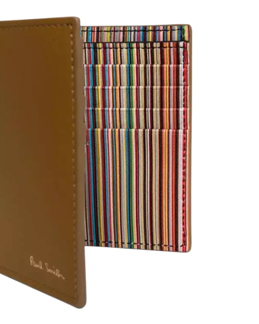 Detail van de bruinbeige Paul Smith portefeuille met gestreepte binnenkant
