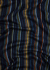 Gedrapeerd detail van de fijne kleurstrepen op de navy Paul Smith jacquardsjaal