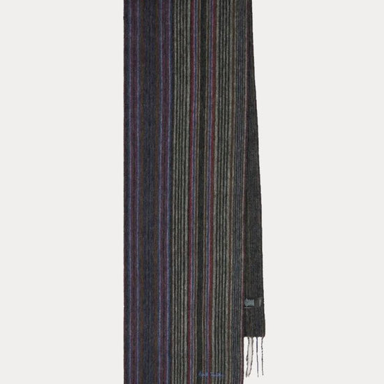 Paul Smith grijze Tonal Stripe sjaal met subtiele strepen en franjes, volledig afgebeeld