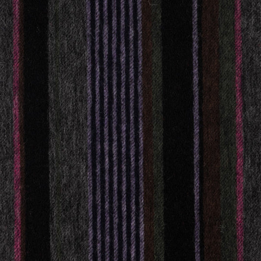 Streeppatroondetail van PS Paul Smith Trent sjaal in donkergrijs, zwart, paars en roze