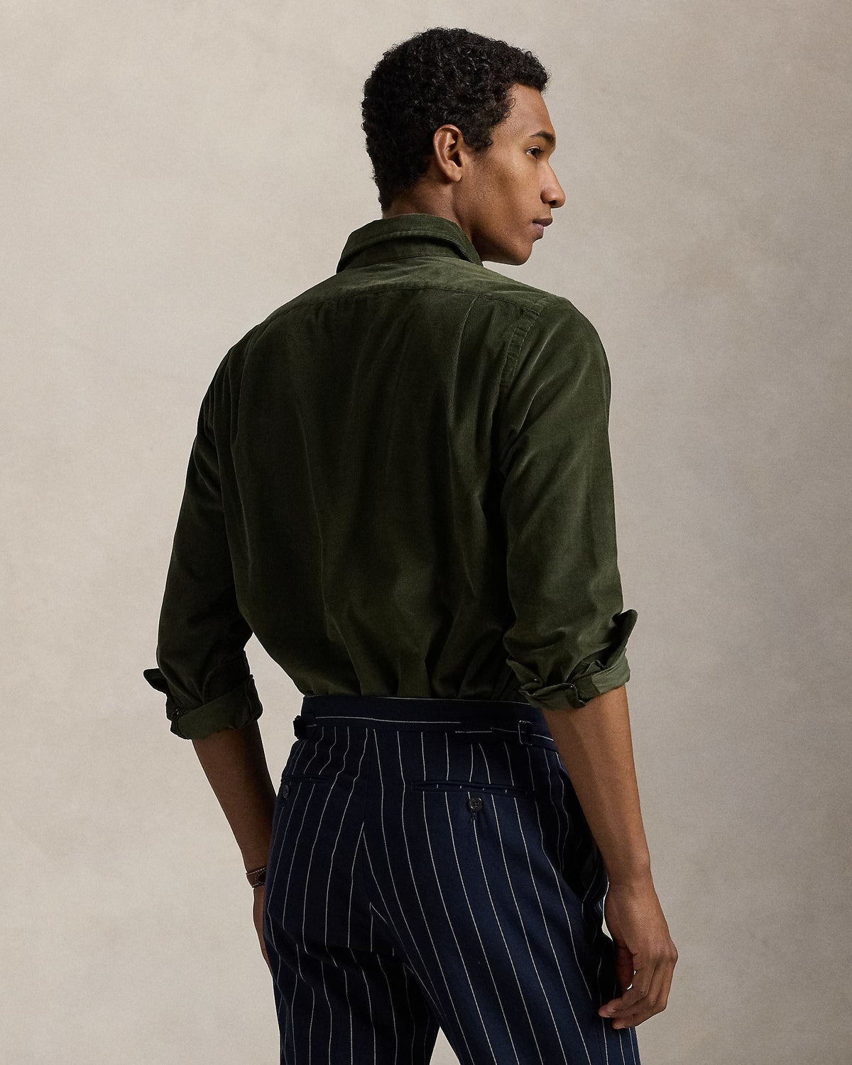 Ralph Lauren olijfgroen corduroy hemd, gedragen achteraanzicht