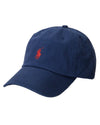 Ralph Lauren navy pet met rood Pony-logo, driekwart vooraanzicht