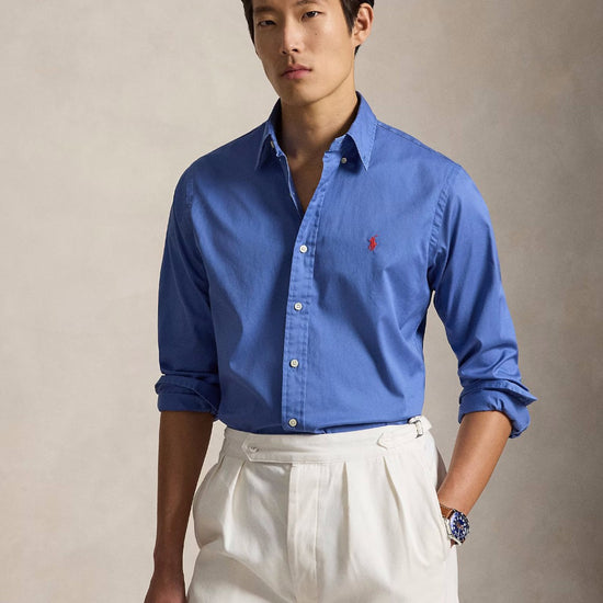Ralph Lauren blauw hemd met rood borstlogo, gedragen vooraanzicht