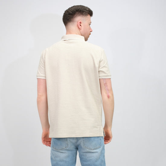 Ralph Lauren Custom Slim Fit mesh polo in khaki-wit, gedragen achteraanzicht