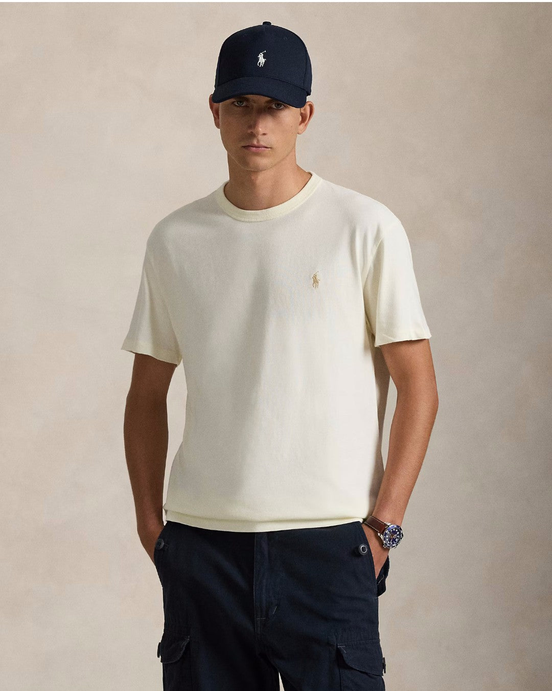 Ralph Lauren crèmekleurig T-shirt met borstlogo, gedragen vooraanzicht