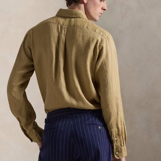 Ralph Lauren beigebruin hemd met licht borstlogo, gedragen achteraanzicht