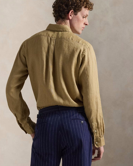 Ralph Lauren beigebruin hemd met licht borstlogo, gedragen achteraanzicht