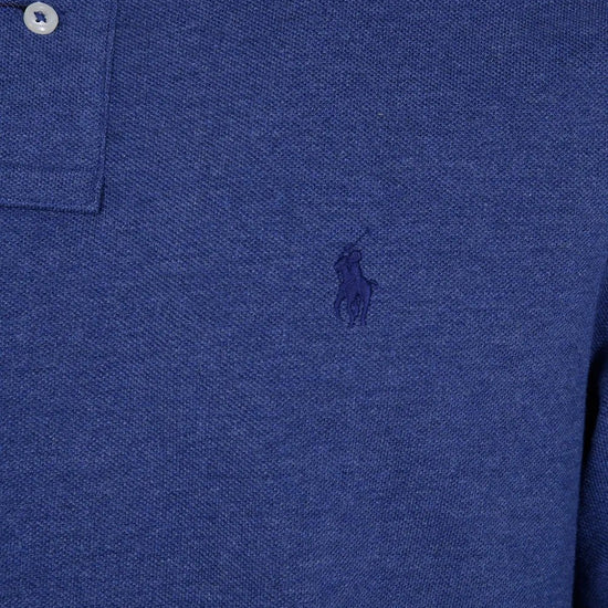 Ralph Lauren blauw gemêleerde polo, detail van korte knoopsluiting en geborduurd logo
