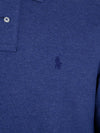 Ralph Lauren blauw gemêleerde polo, detail van korte knoopsluiting en geborduurd logo