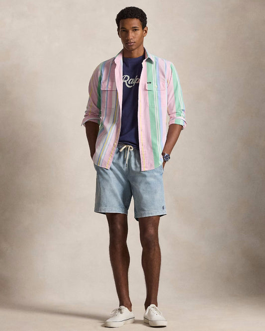 Ralph Lauren lichtblauwe denim short met trekkoord, gedragen volledig vooraanzicht
