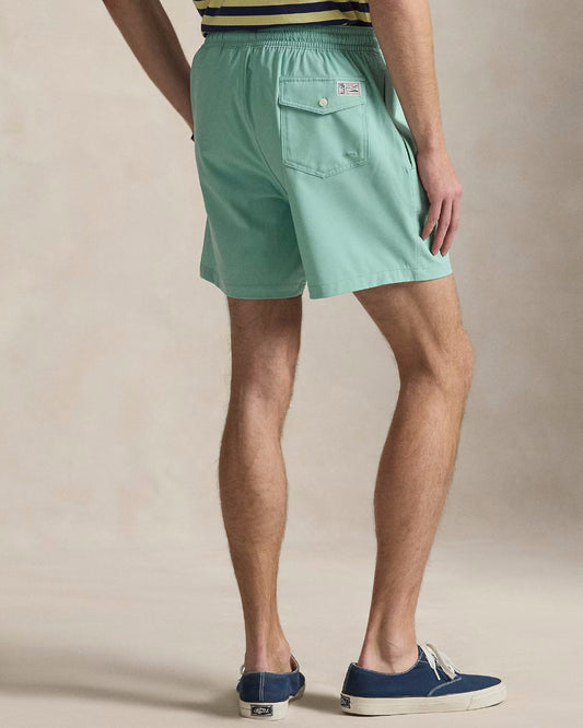 Ralph Lauren mintgroene zwemshort met trekkoord, gedragen achteraanzicht