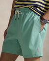 Ralph Lauren mintgroene zwemshort met trekkoord, gedragen detail vooraanzicht