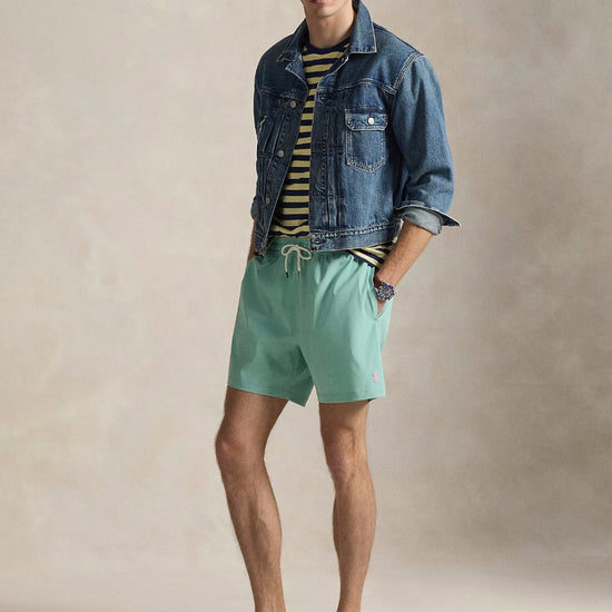 Ralph Lauren mintgroene zwemshort met trekkoord, gedragen volledig vooraanzicht