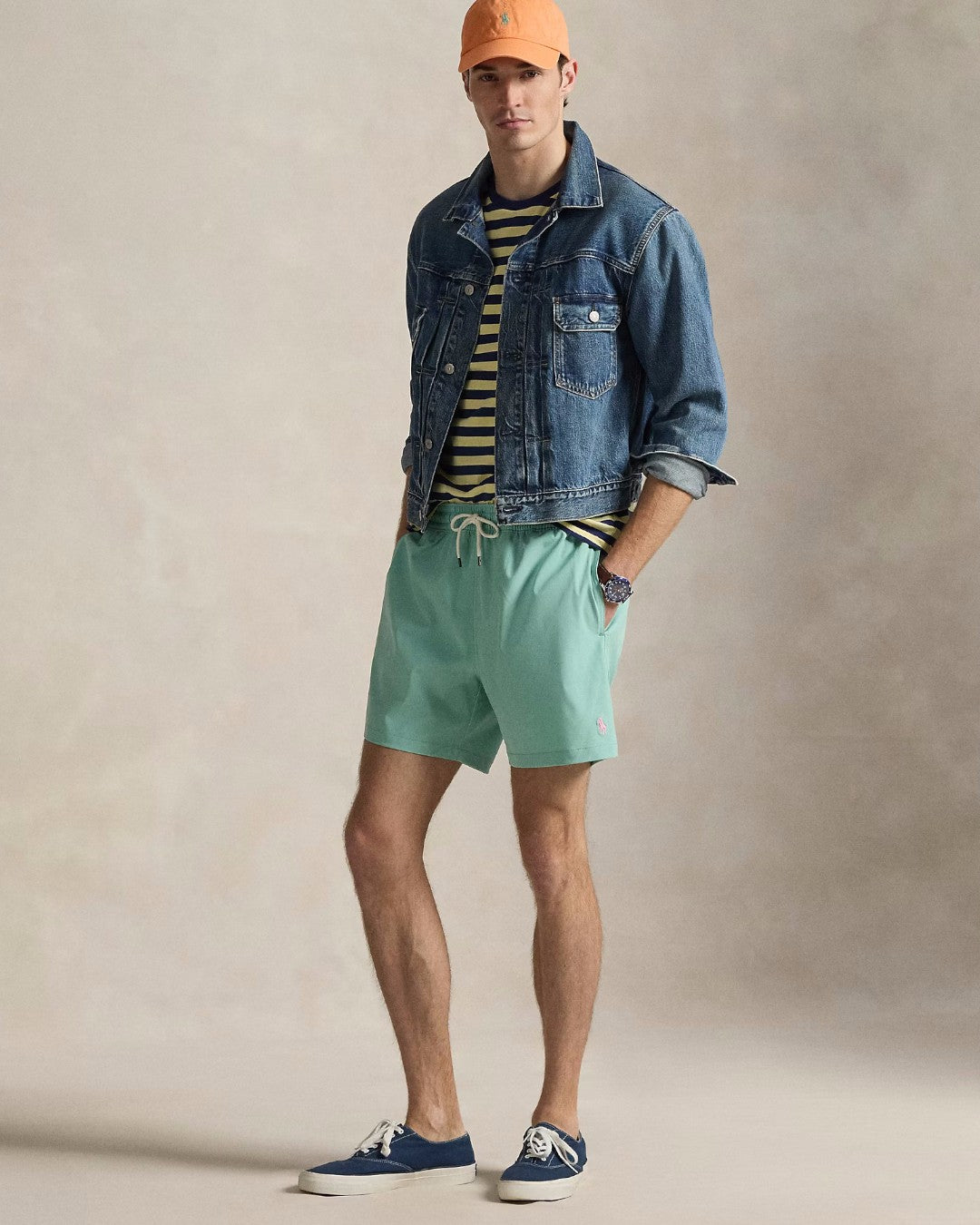 Ralph Lauren mintgroene zwemshort met trekkoord, gedragen volledig vooraanzicht