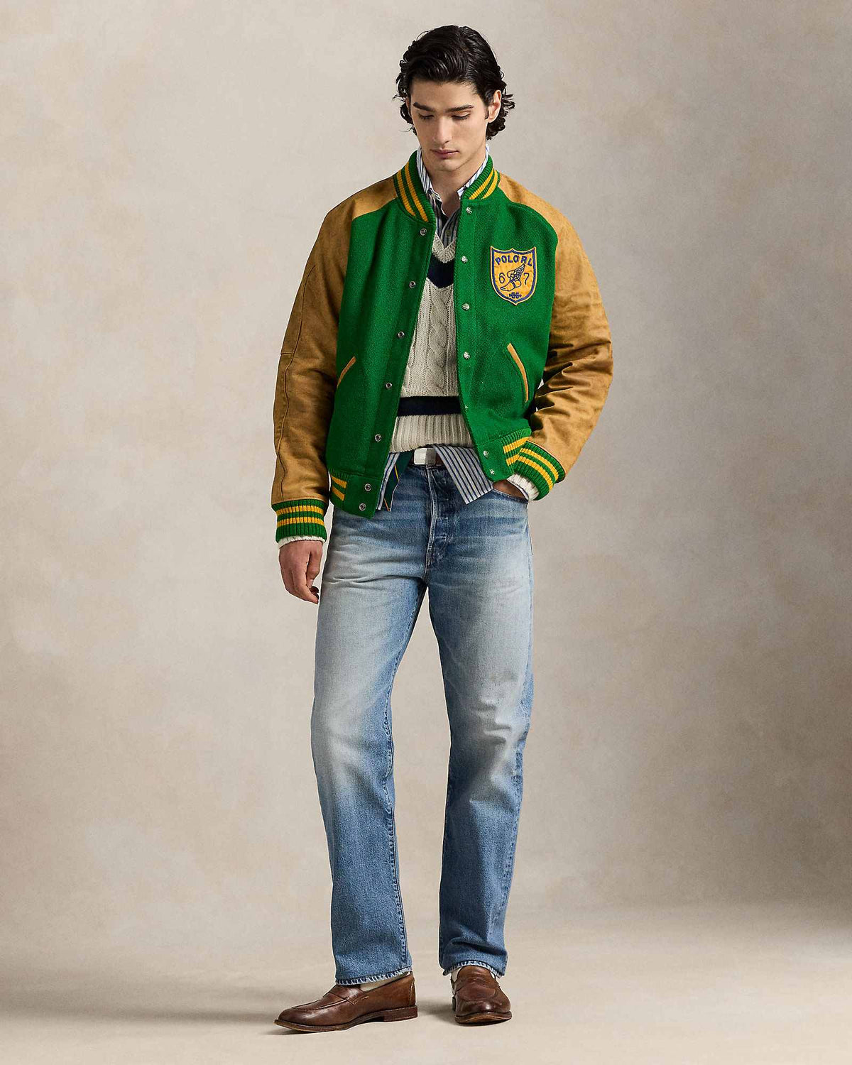Ralph Lauren groene lettermanjas met contrasterende mouwen, gedragen volledig vooraanzicht