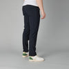 RRD Revo Stretch donkerblauwe broek, gedragen, schuin van achteren