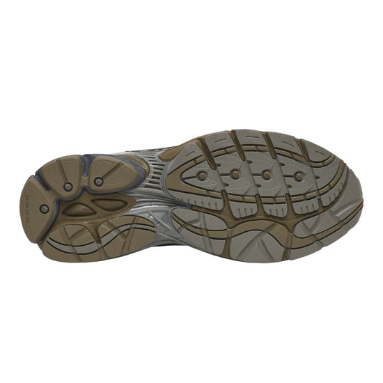 Bruine en taupe zool van Saucony ProGrid Omni 9 OG Debonair Silver