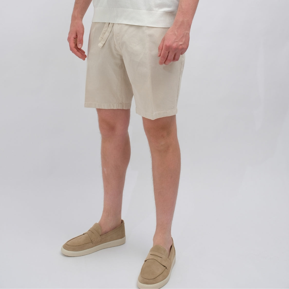 The GoodPeople Hox Cotton Relaxed Fit Shorts Stone – productbeeld 4