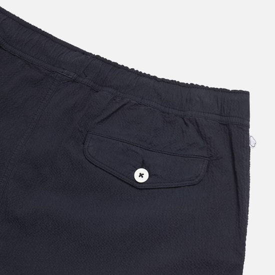 The GoodPeople Hyper Seersucker Shorts Navy – detailbeeld