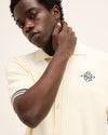 The GoodPeople Pshirt offwhite gebreid hemd met donkere bies, detail van borstlogo en kraag