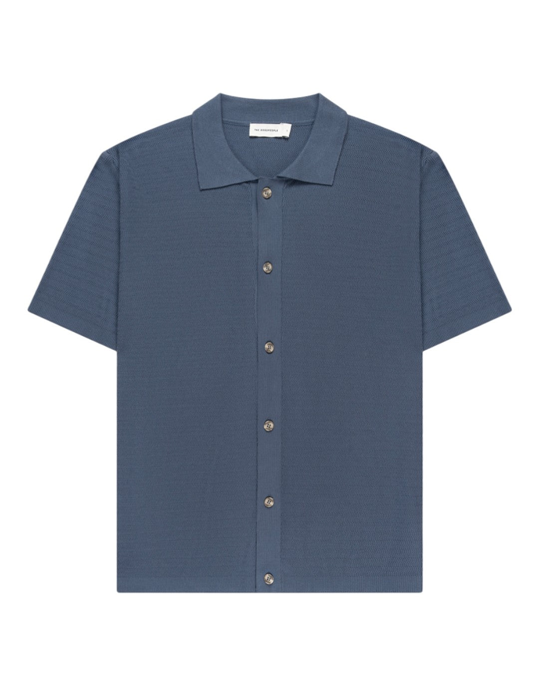The GoodPeople Pvest blauw gebreid hemd met korte mouwen, van voren