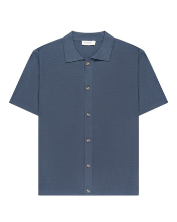 The GoodPeople Pvest blauw gebreid hemd met korte mouwen, van voren