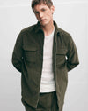 The GoodPeople Sap donkergroen ribfluwelen overshirt met rits, gedragen, van voren