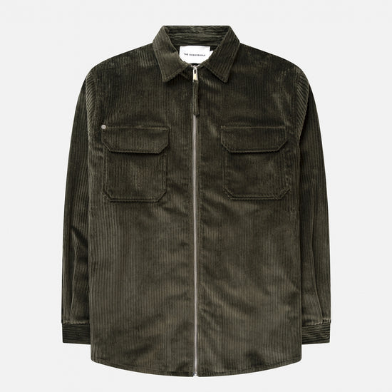 The GoodPeople Sap donkergroen ribfluwelen overshirt met rits, van voren