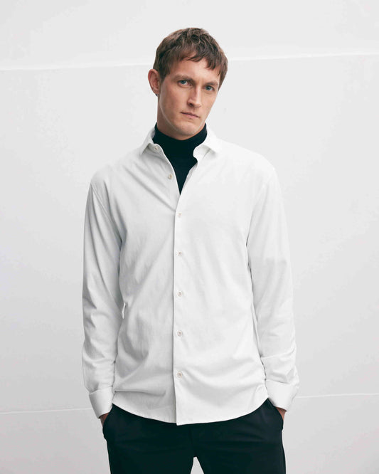 The GoodPeople Stirr offwhite hemd, gedragen, van voren