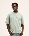 The GoodPeople Theo lichtgroen T-shirt, gedragen, van voren