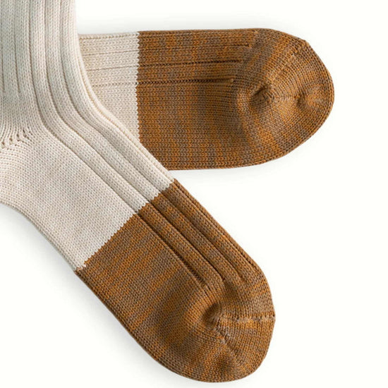 Thunders Love Marine White Camel sokken, close-up van de camelkleurige tenen en ribstructuur