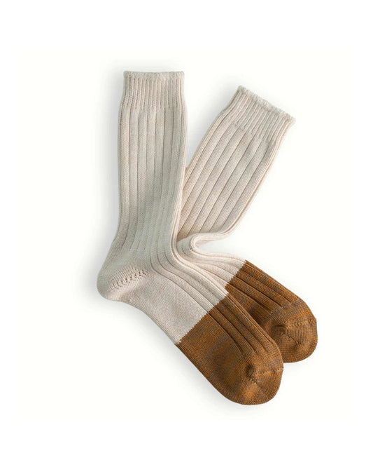 Thunders Love Marine White Camel sokken naast elkaar, met ecru boorden en camelkleurige tenen