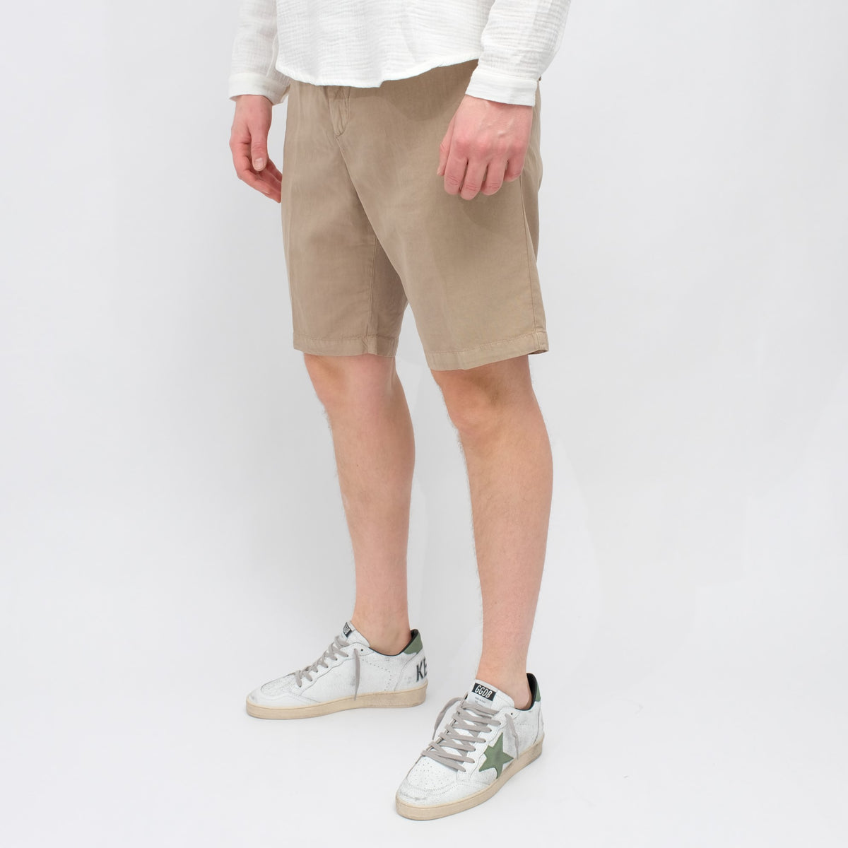 White Sand Robert Washed Cotton Shorts Beige – productbeeld 2