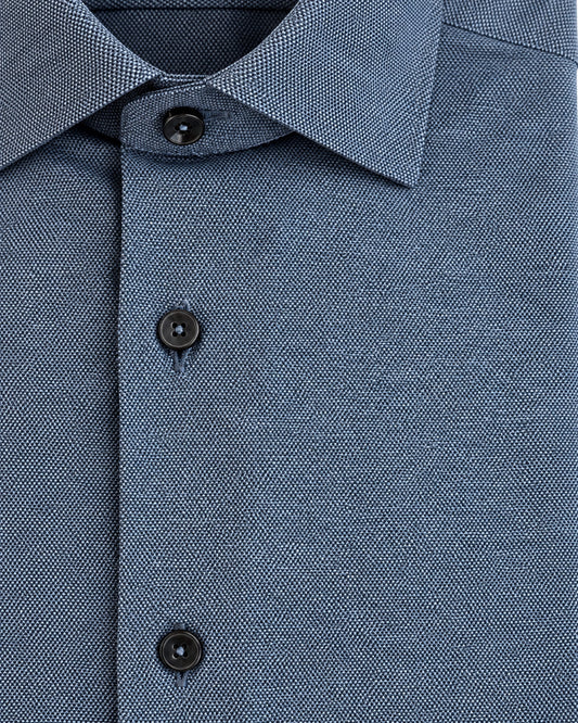 Xacus Active Shirt grijsblauw – detail van het fijne geprinte Oxford-puntjesmotief
