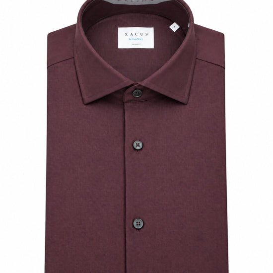 Xacus Active Shirt Tailor Fit Bordeaux met fijne donkerblauwe bolletjes, opgevouwen vooraanzicht