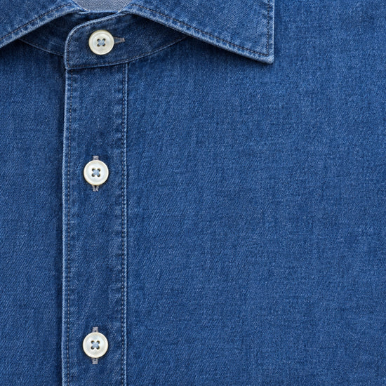 Xacus Denim Hemd Indigo Blue — detail van kraag en knoopsluiting